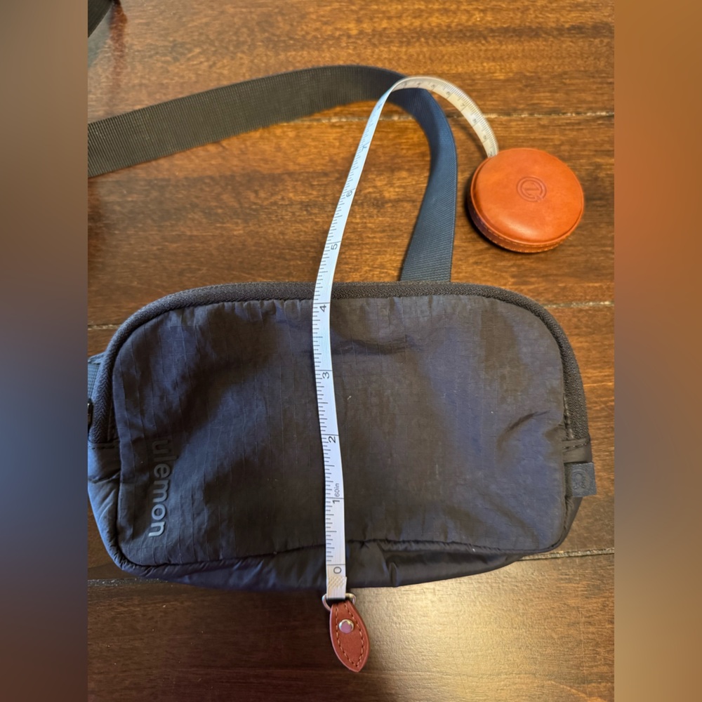 lululemon athletica mini Belt Bag Unisex - Like new (slightly used) - Picture 6 of 8